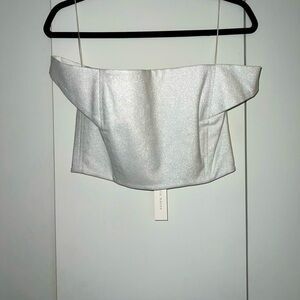 Michelle Mason Ivory off shoulder top cropped
Size 10
Slight sparkle